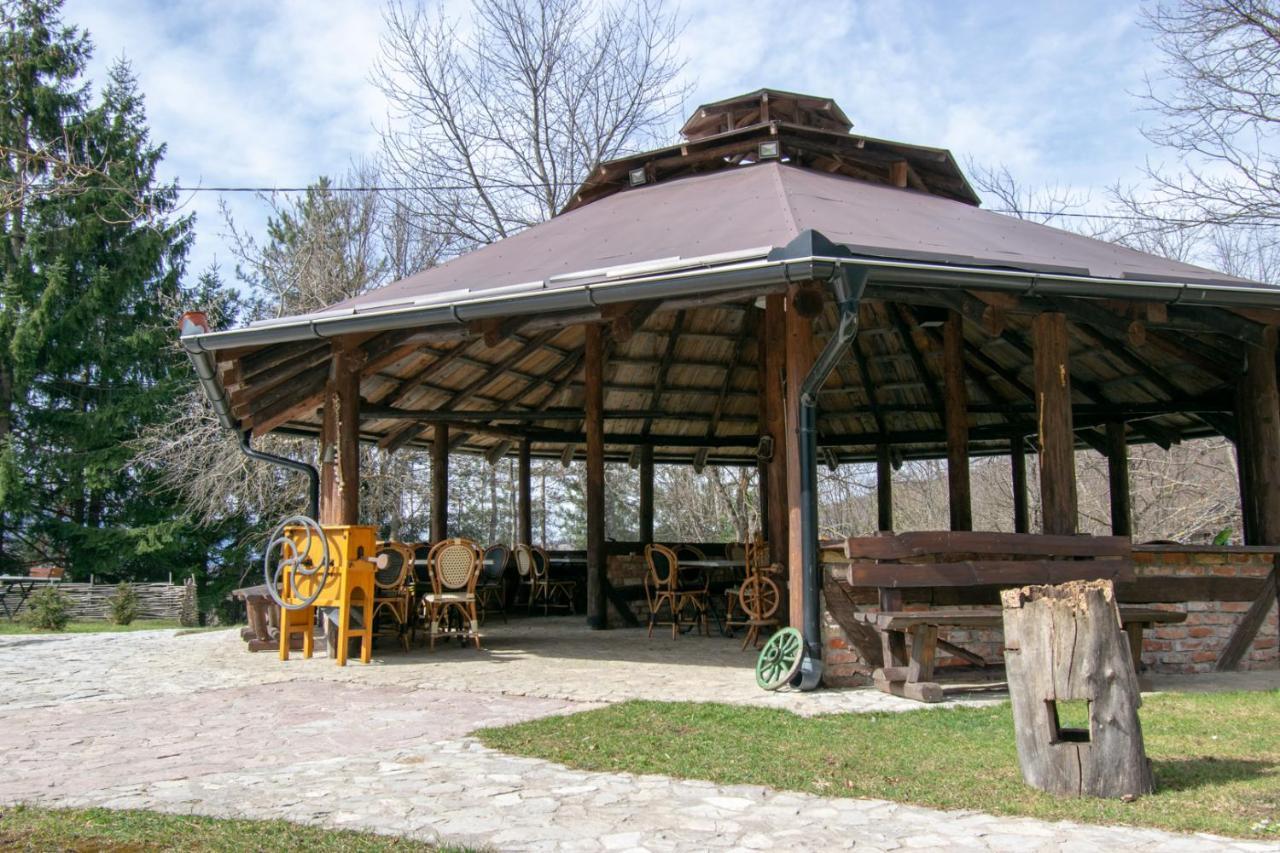 Holiday Park Hajducka Cesma Dubovsko Ngoại thất bức ảnh