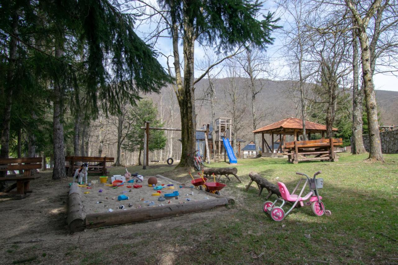 Holiday Park Hajducka Cesma Dubovsko Ngoại thất bức ảnh