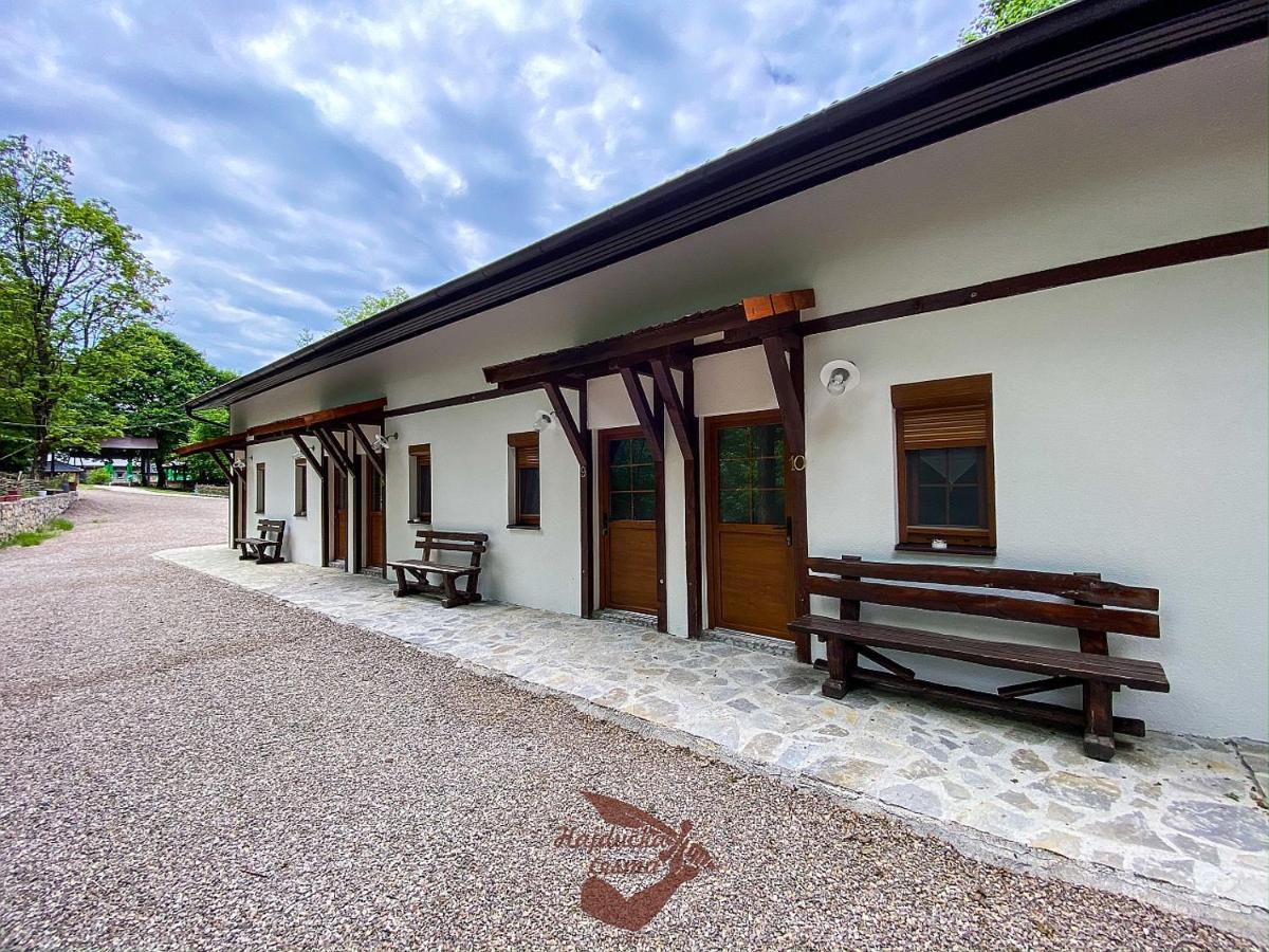 Holiday Park Hajducka Cesma Dubovsko Ngoại thất bức ảnh